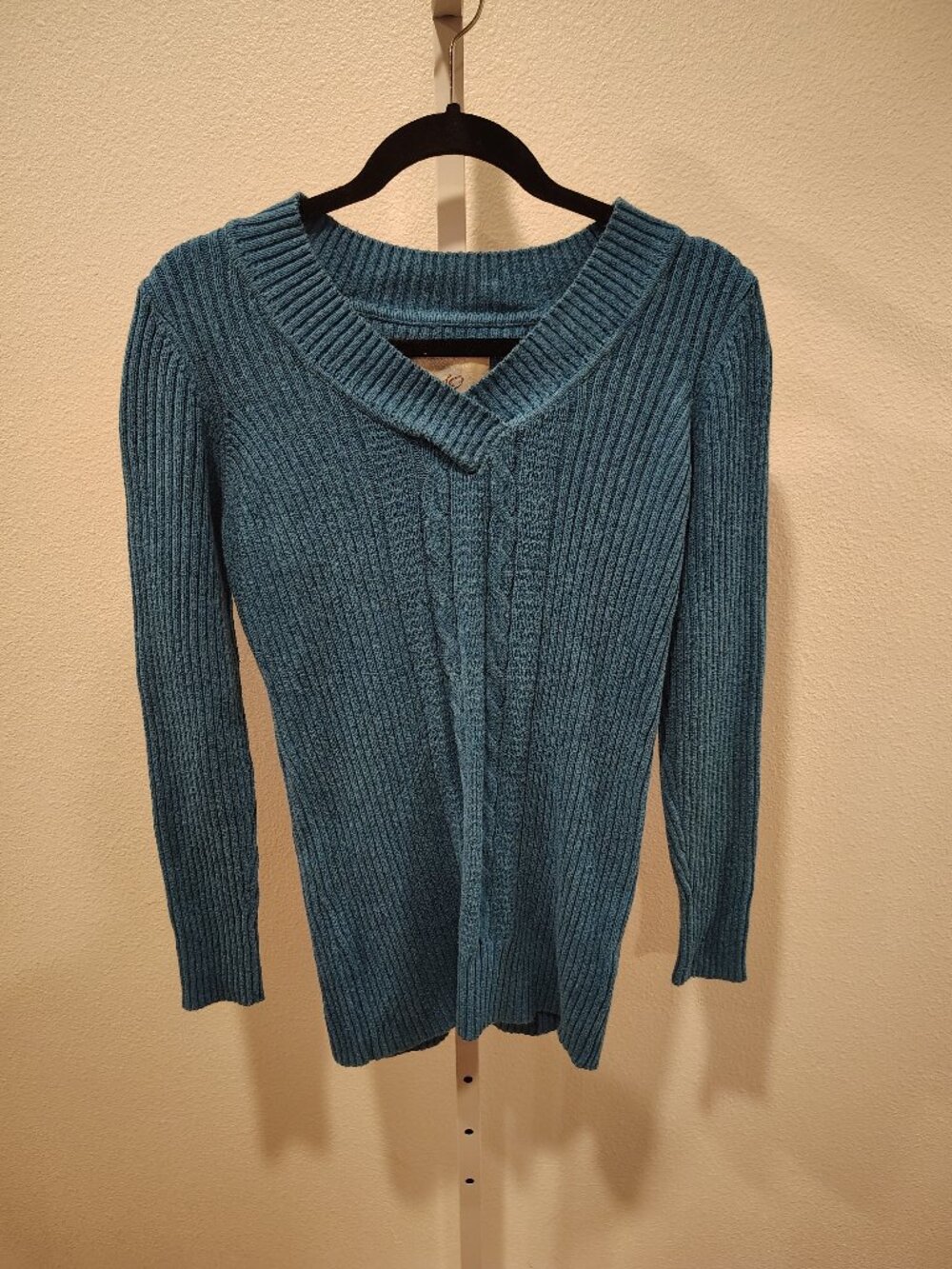 SO Junior's Sweater Size XL V-Neck Cable Knit Tunic Style Long Sleeve Blue Green
